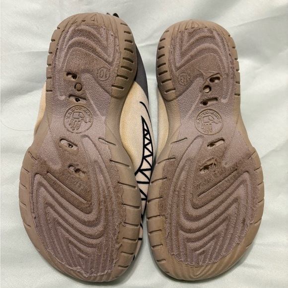 Shark swim shoes- size 10! Bodyglove! - Picture 3 of 3